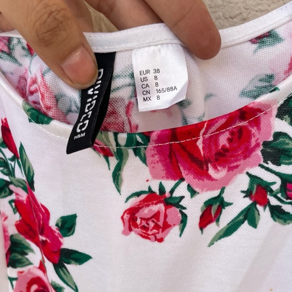 H&M Cute floral mini dress for summer outing - Picture 2 of 5